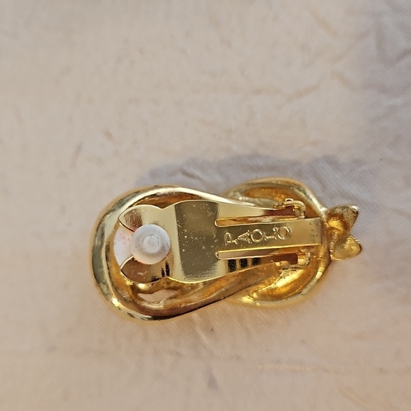PAOLO GUCCI Gold Tone Twisted Clip-on Earrings - Picture 5 of 5